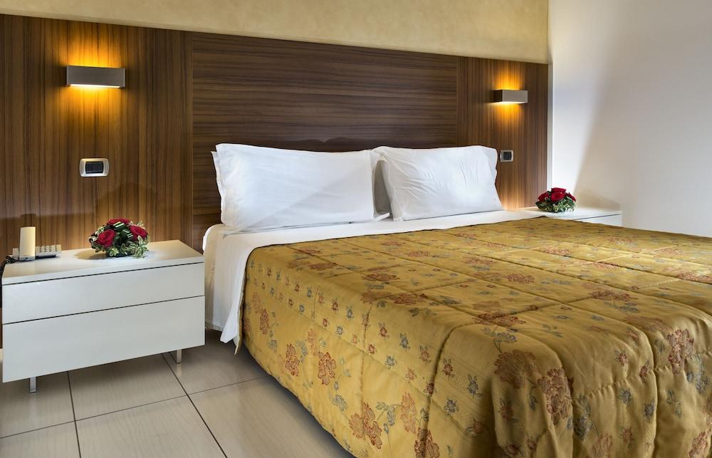 Hotel Parigi بيبيوني المظهر الخارجي الصورة