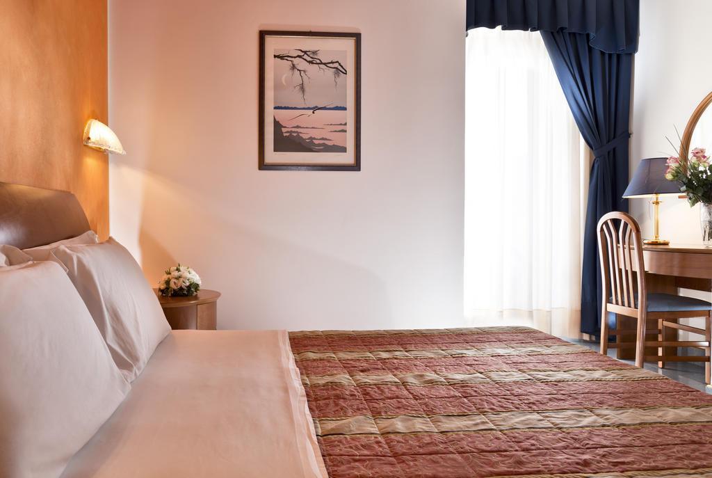Hotel Parigi بيبيوني المظهر الخارجي الصورة
